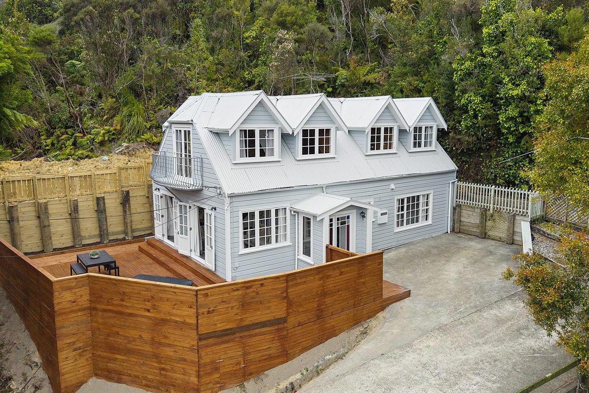 128 Manuka Street, Stokes Valley, Lower Hutt - Carousel 1