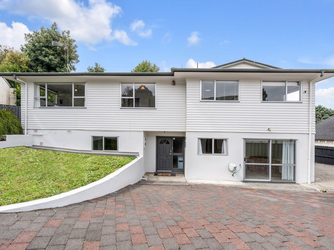 2/3 Pohutukawa Avenue, Shelly Park, Auckland - Carousel 1