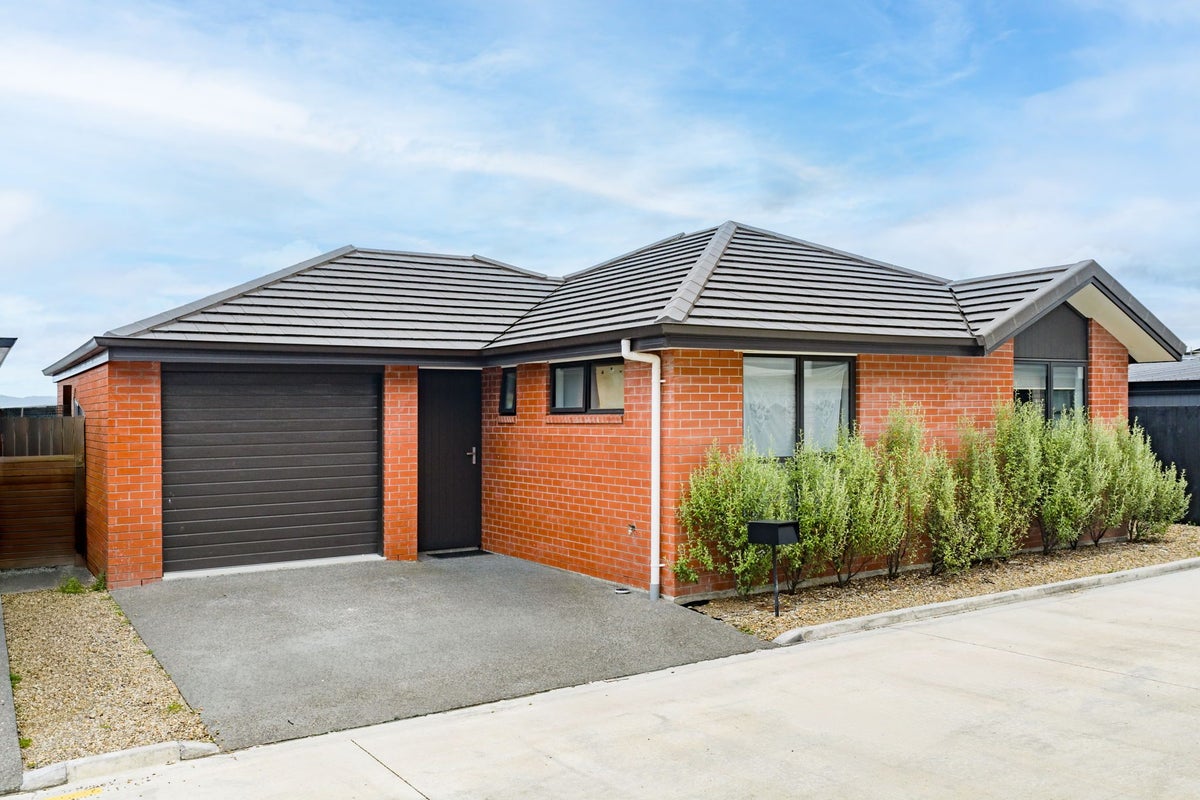 10/1 North Ridge Drive, Rototuna North, Hamilton - Carousel 1