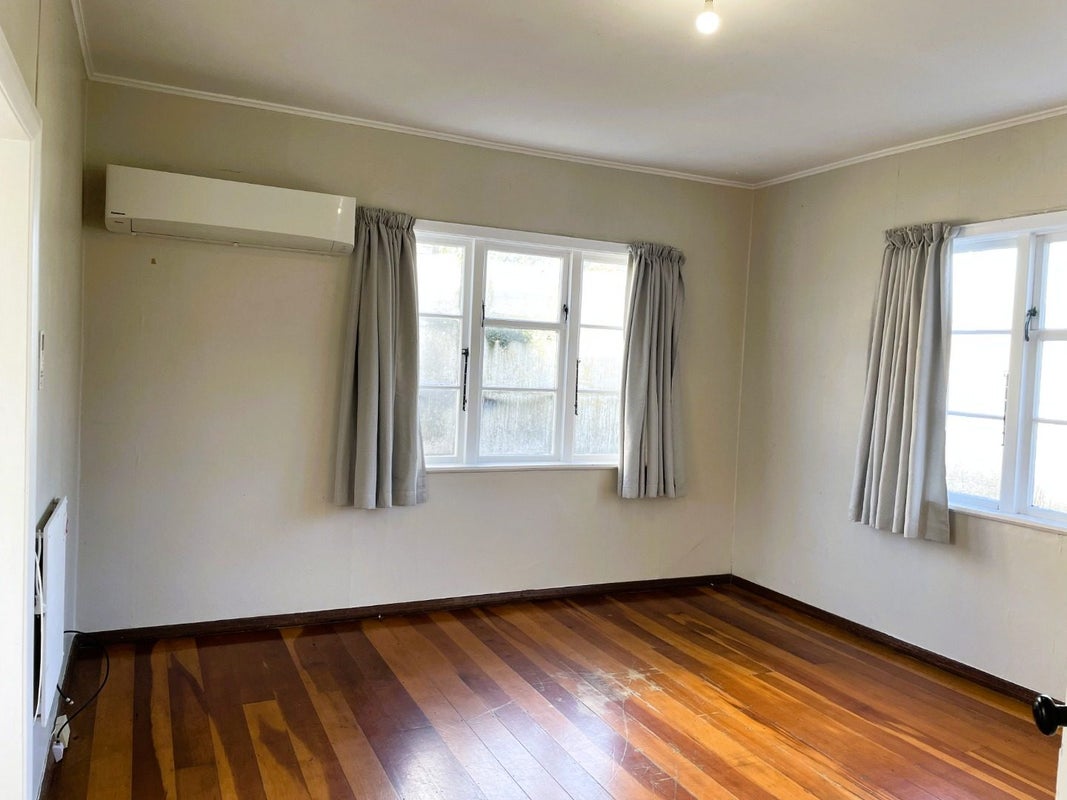 10/8 Compton Crescent, Taita, Lower Hutt - Carousel 2