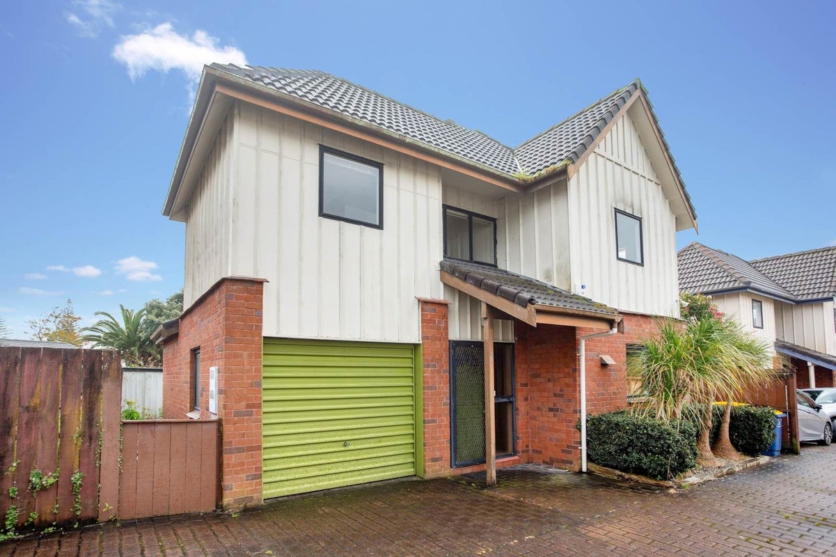 2/24 Miro Street, New Lynn, Auckland - Carousel 1