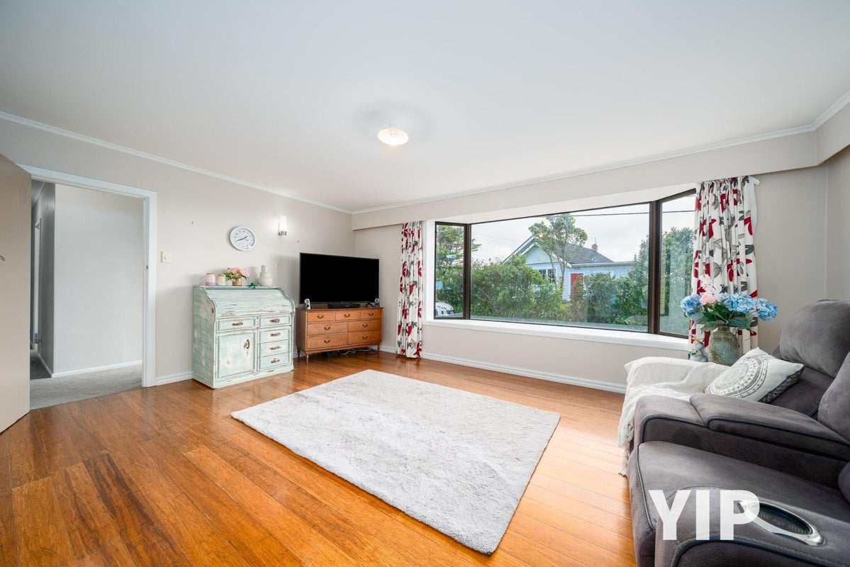 2 Griffiths Grove, Newlands, Wellington - Carousel 2