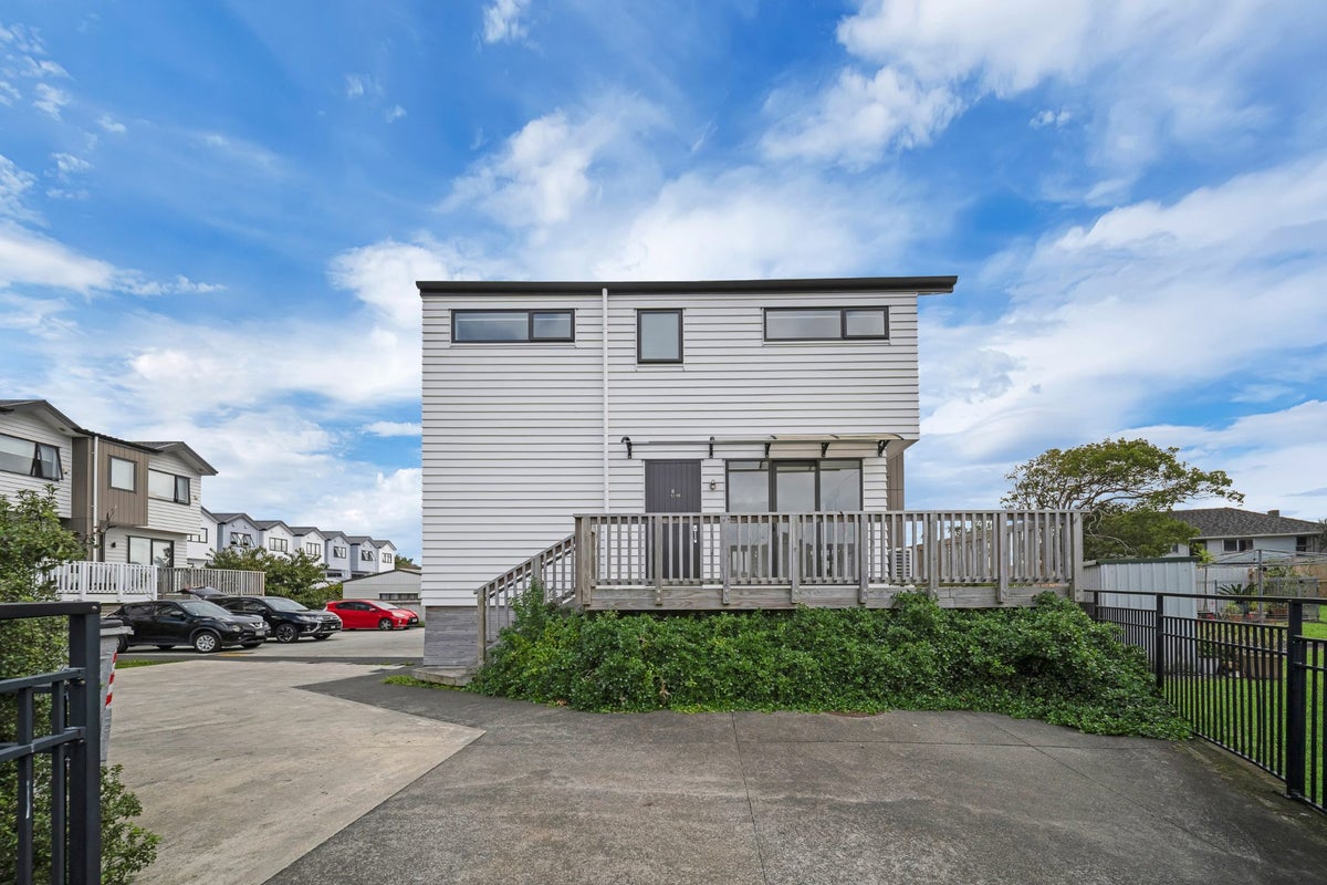 1/15 Rush Place, Mangere, Auckland - Carousel 2