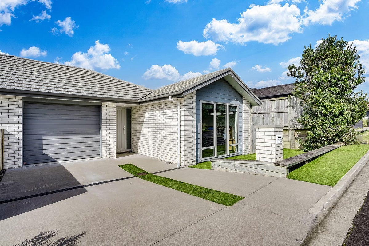 1/4 Bostonkip Crescent, Fitzroy, Hamilton - Carousel 1
