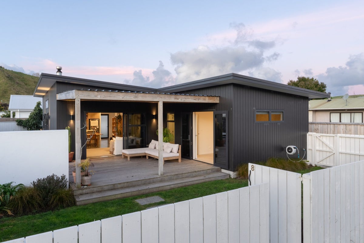 8 Hooper Street, Tamarau, Gisborne - Carousel 1