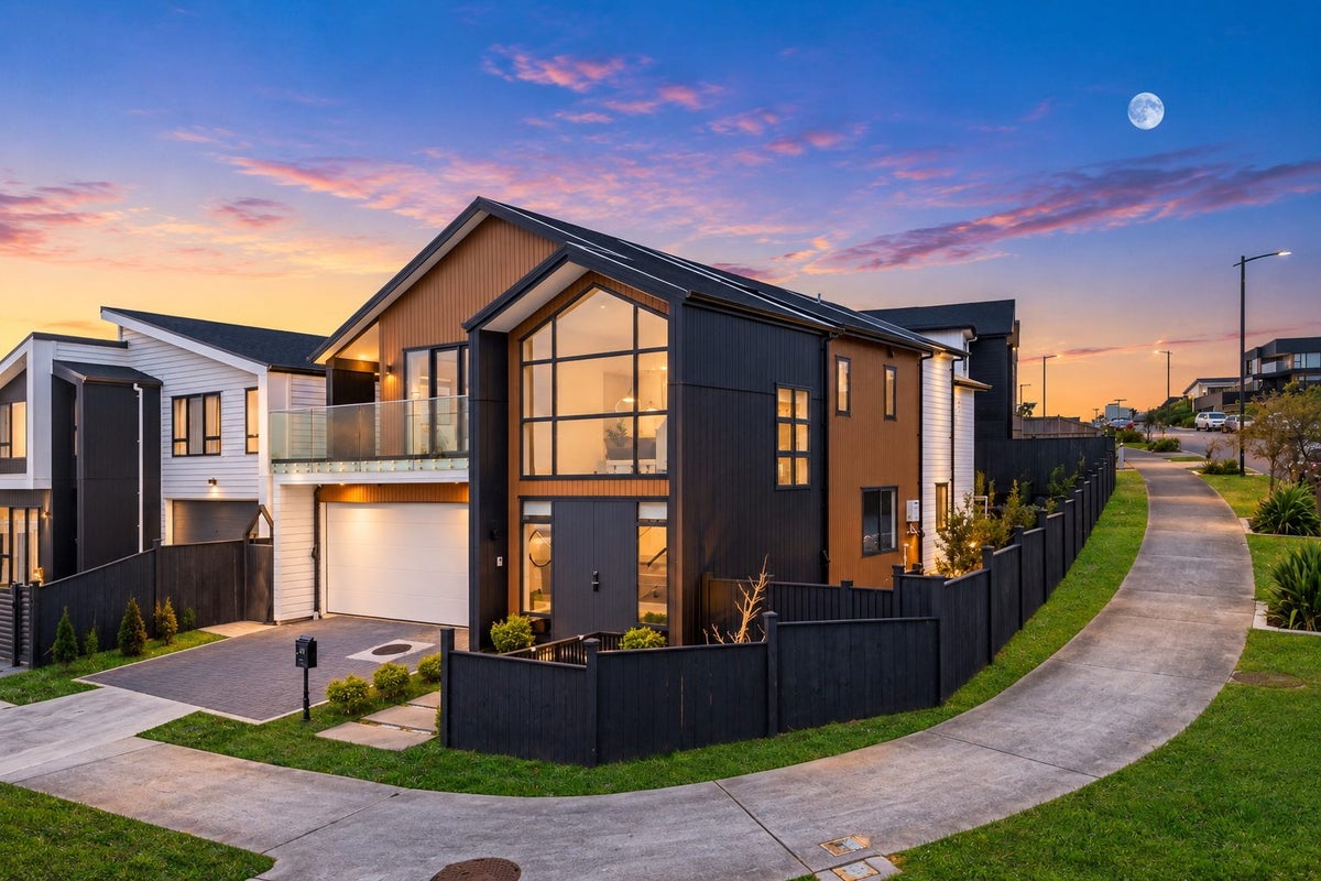 1 Meadowridge Drive, Flat Bush, Auckland - Carousel 2