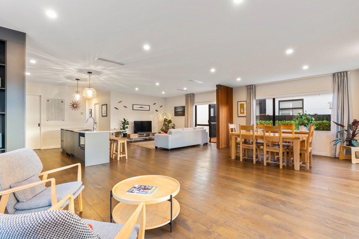 83 Riverhead Point Drive, Riverhead, Riverhead - Carousel 2