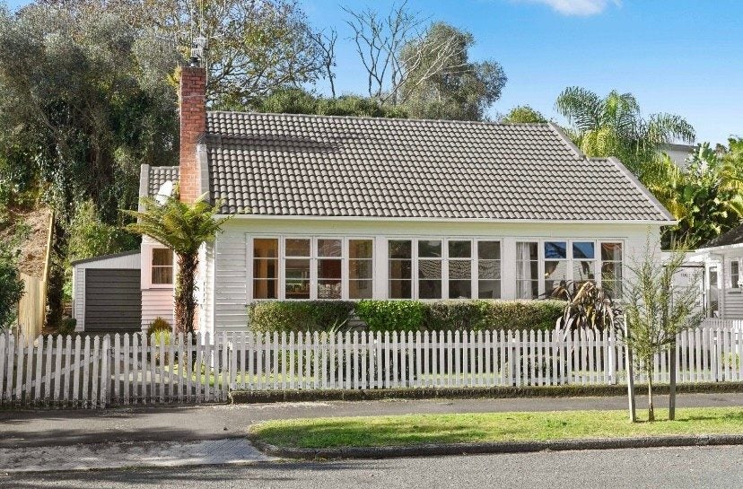 14 Galway Avenue, Hamilton East, Hamilton - Carousel 1