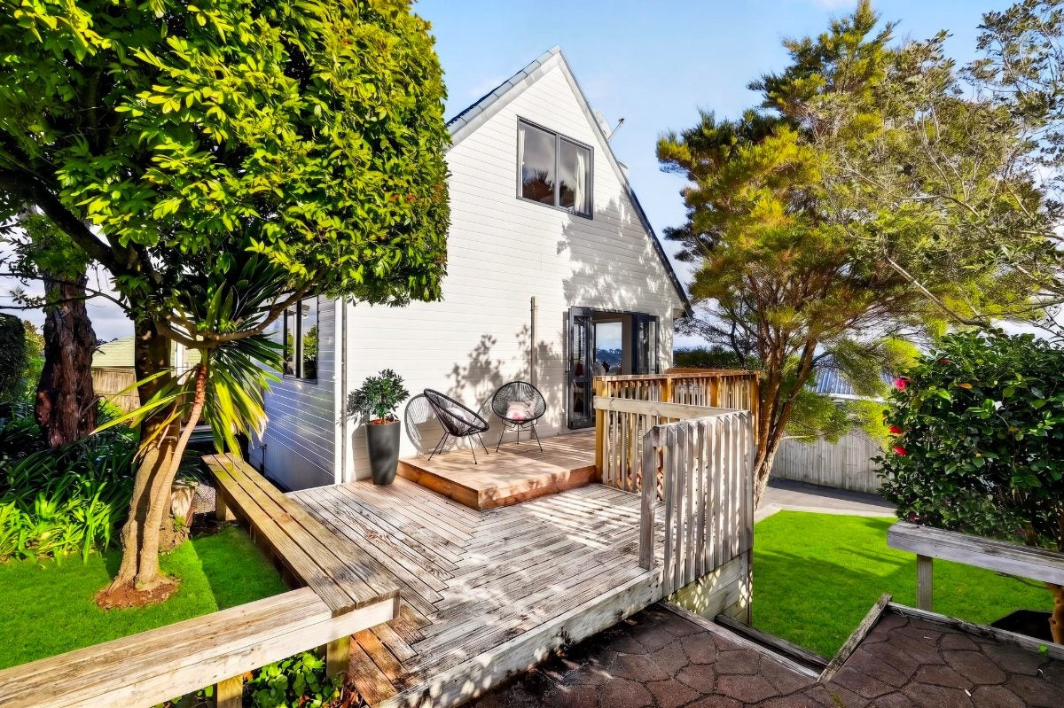 2/6 Seaview Road, Glenfield, Auckland - Carousel 1