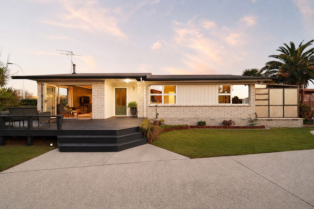 19 Clematis Avenue, Pukete, Hamilton - Carousel 2
