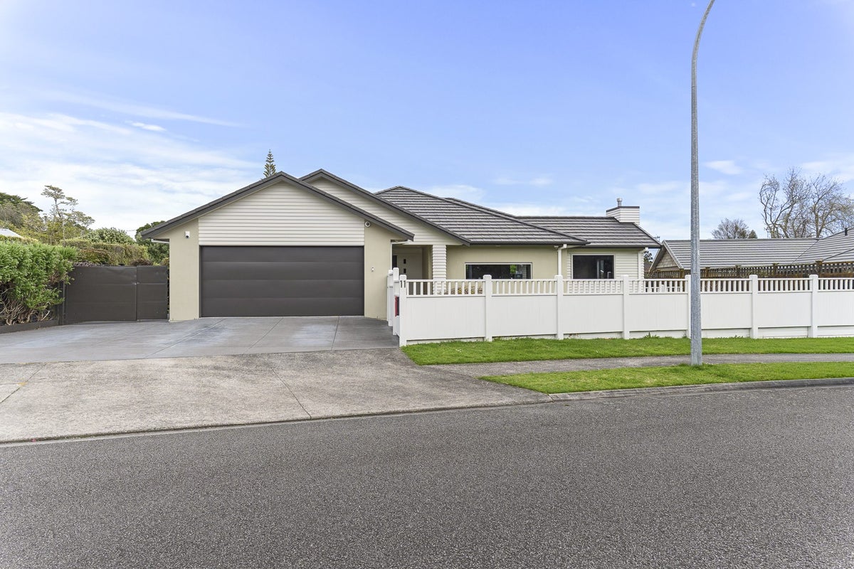 11 Portland Drive, Mangorei, New Plymouth - Carousel 20