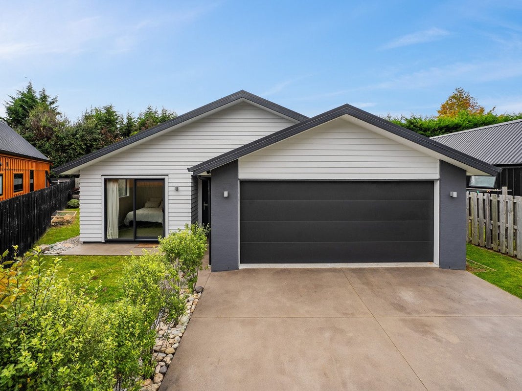 5 Bathans Lane, Lake Hayes, Queenstown - Carousel 1