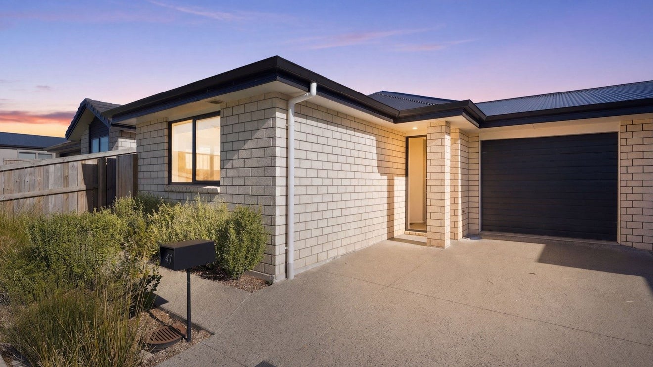 41 Waruhia Crescent, Rototuna North, Hamilton - Carousel 1