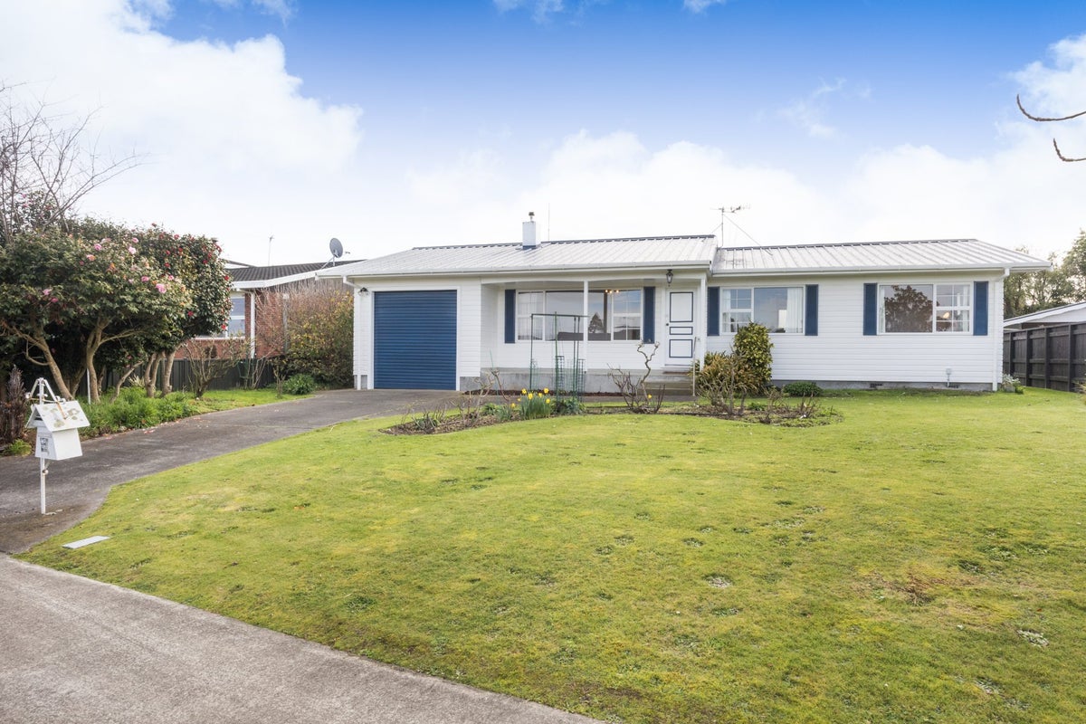36 Cedar Crescent, Feilding, Feilding - Carousel 1