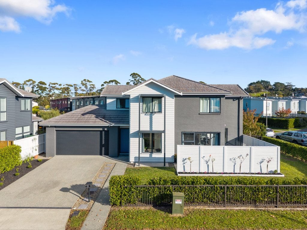 9 Vincent McGrath Crescent, Swanson, Auckland - Carousel 1