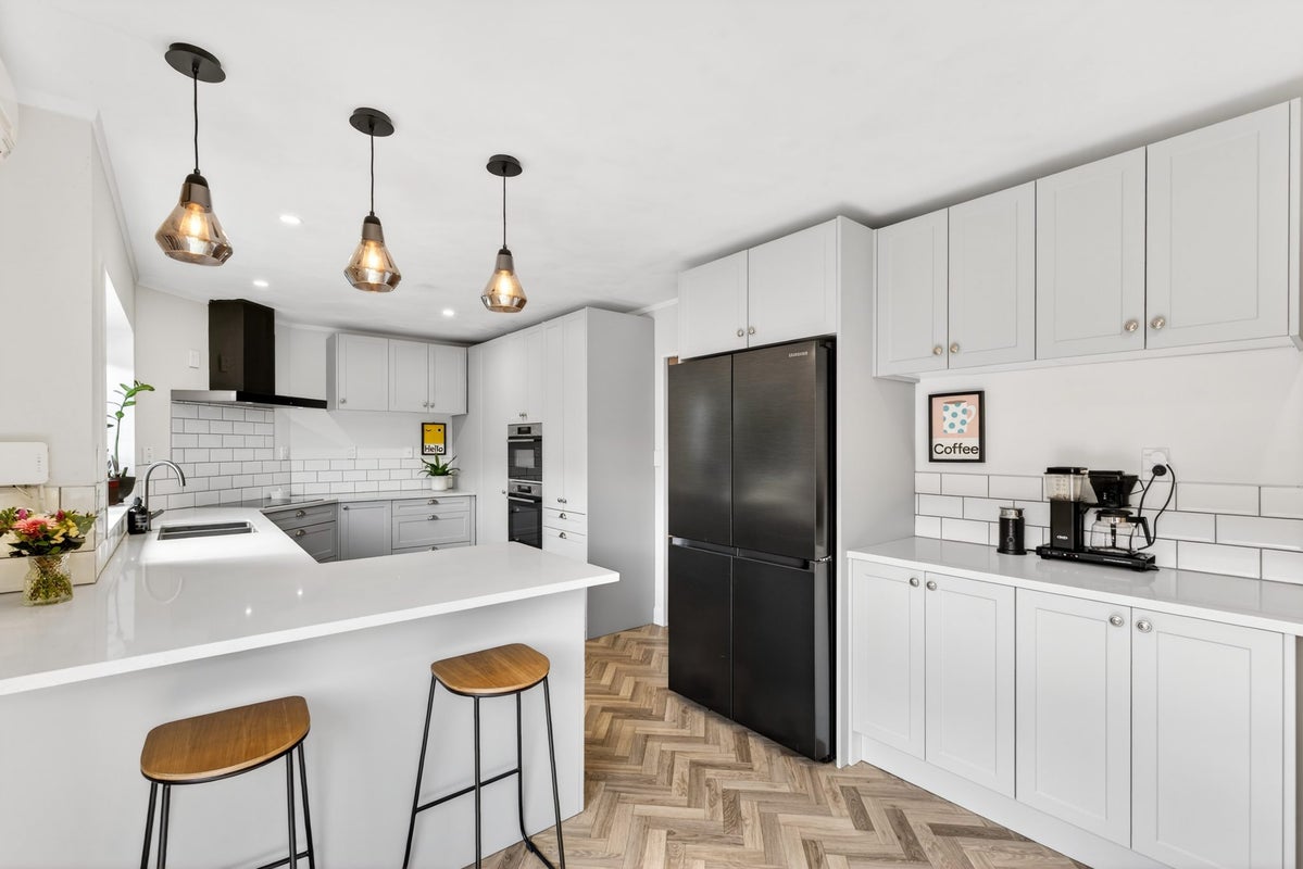4 Hyatt Grove, Greenmeadows, Napier - Carousel 2
