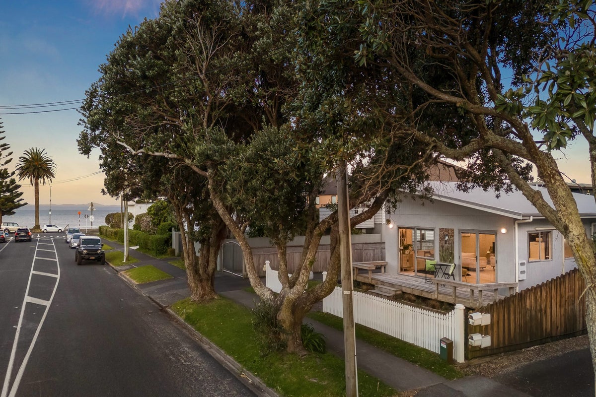 4A Eastern Beach Road, Eastern Beach, Auckland - Carousel 2