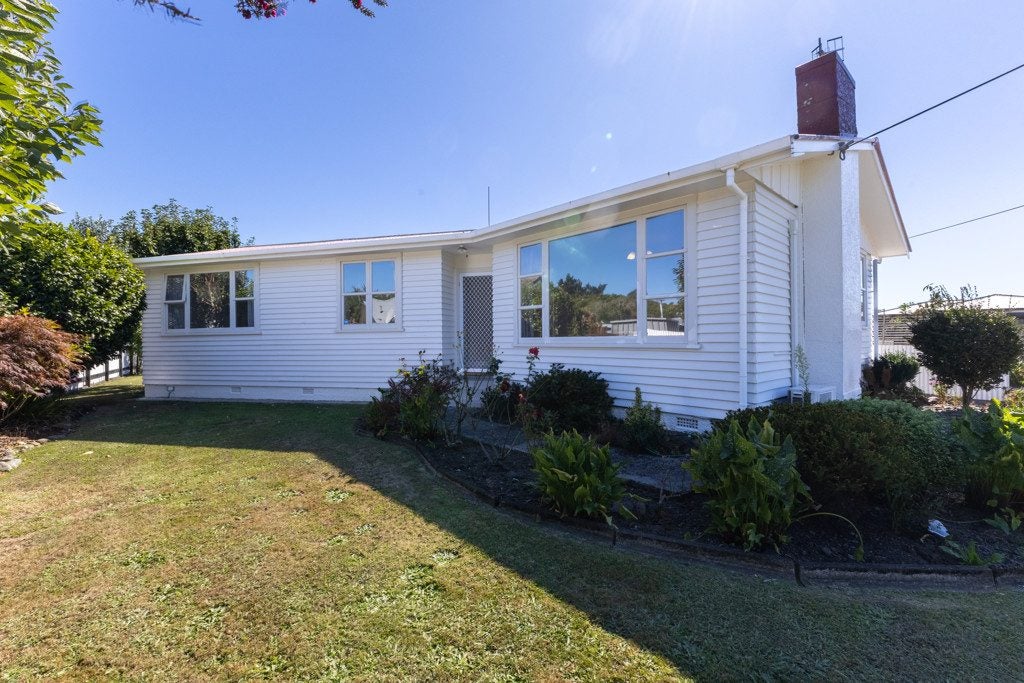 2 Laurel Place, Awapuni, Palmerston North - Carousel 21