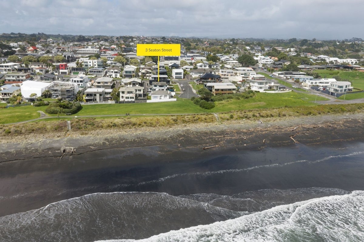3 Seaton Street, Strandon, New Plymouth - Carousel 2
