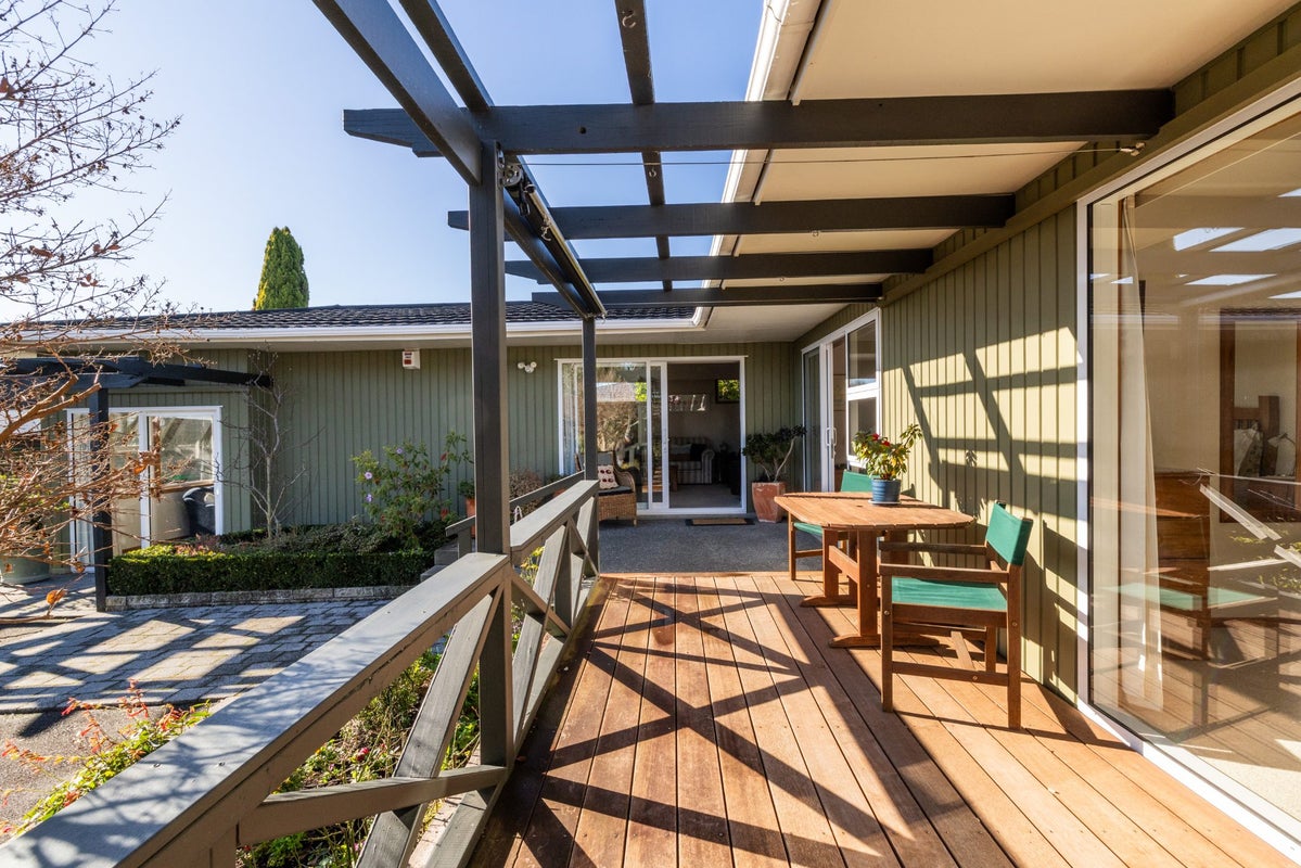 9 James Cook Street, Havelock North, Havelock North - Carousel 1