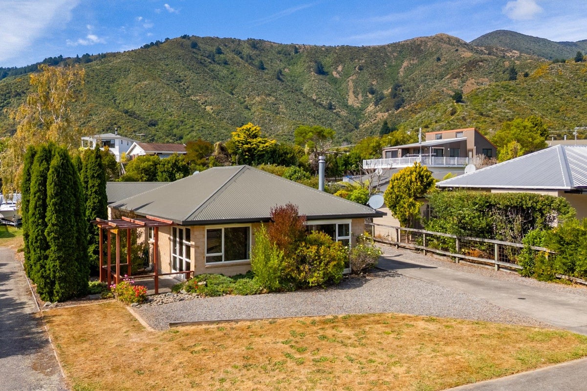 9 Captains Close, Waikawa, Picton - Carousel 2