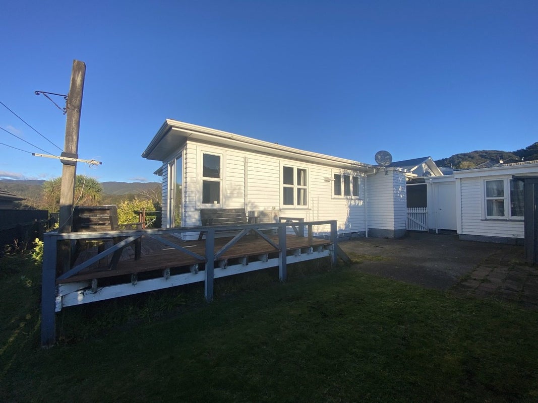 4 Lees Grove, Wainuiomata, Lower Hutt - Carousel 11