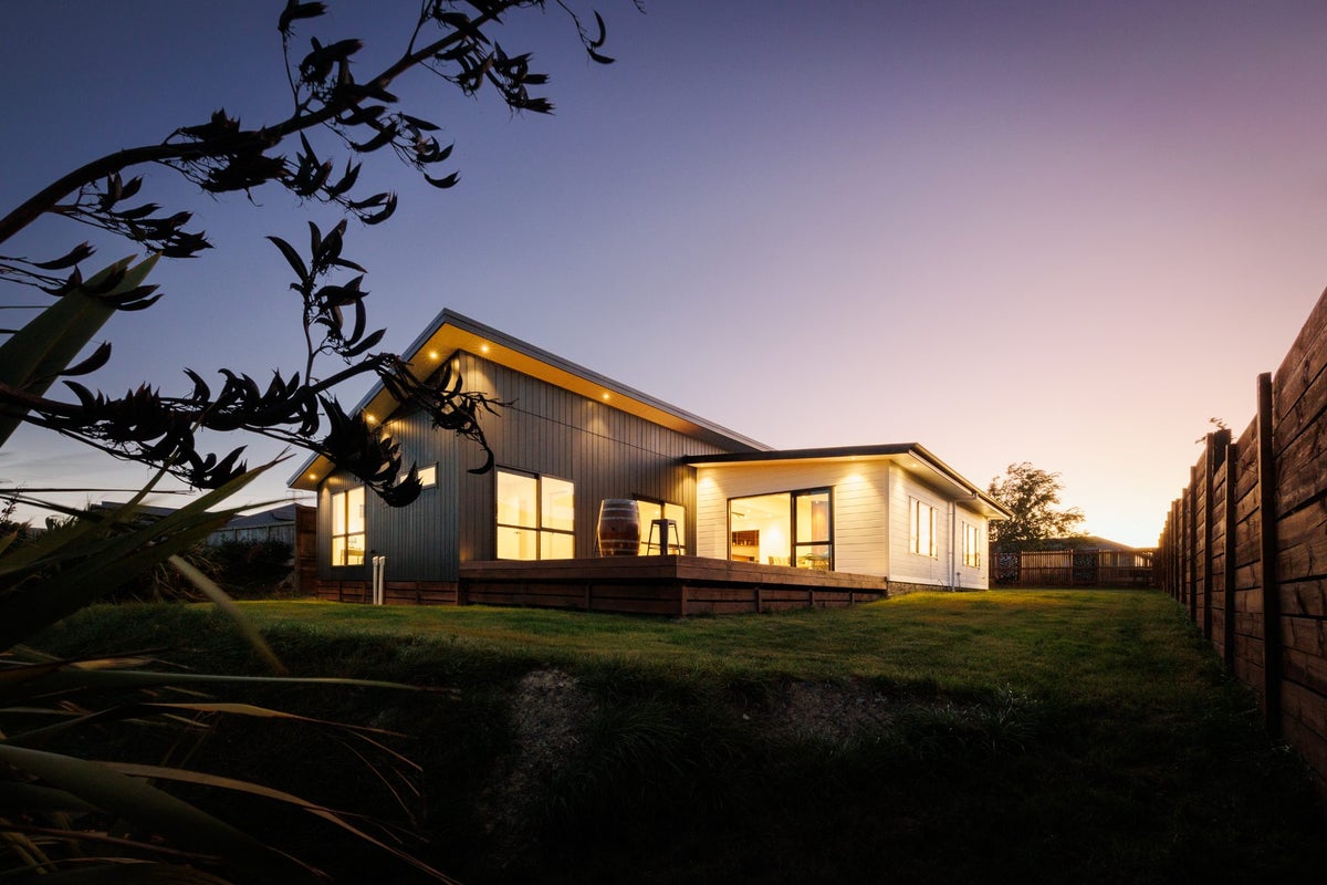 26 Silicon Way, Fitzherbert, Palmerston North - Carousel 1