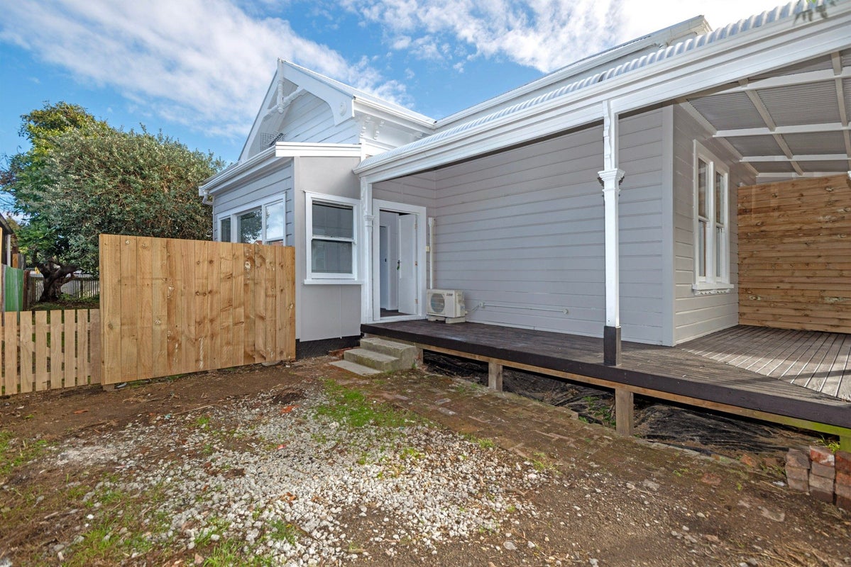 678 GLADSTONE ROAD, Te hapara, Gisborne - Carousel 1