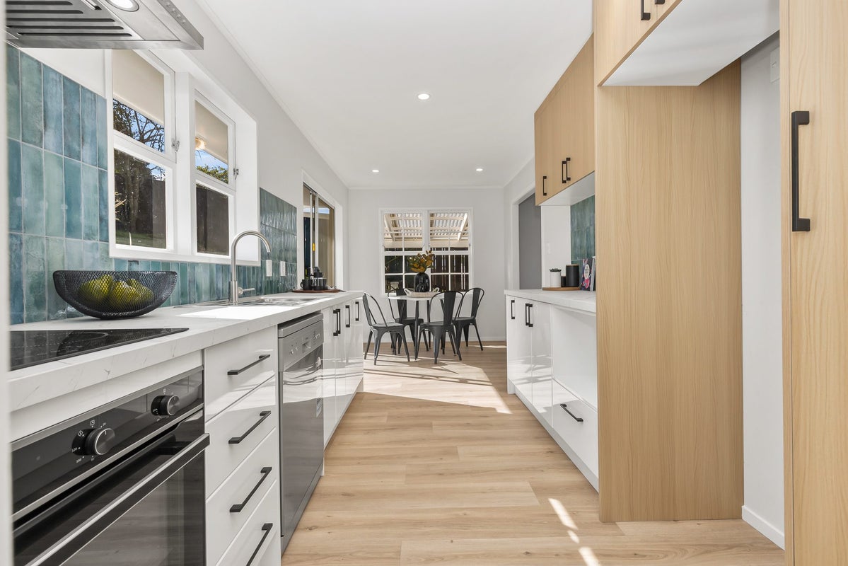 472 Warspite Avenue, Ascot Park, Porirua, Wellington - Carousel 2
