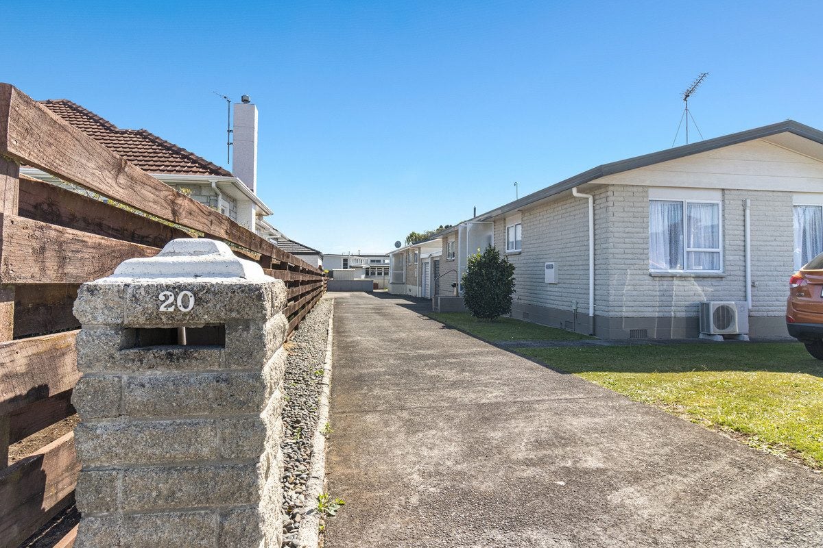2/20 Huatoki Street, Vogeltown, New Plymouth - Carousel 1