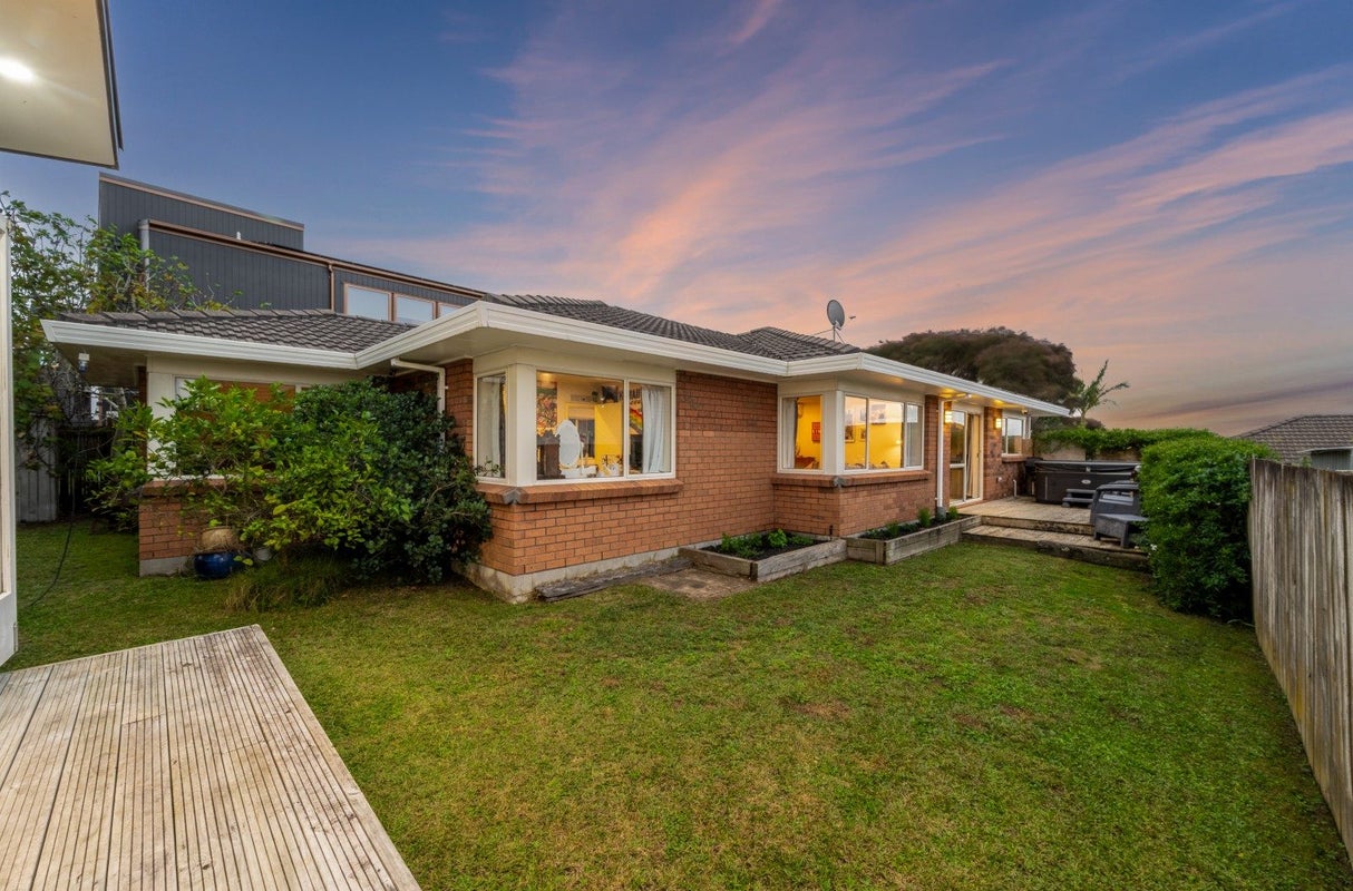 17 Matterhorn Crescent, Northpark, Auckland - Carousel 1