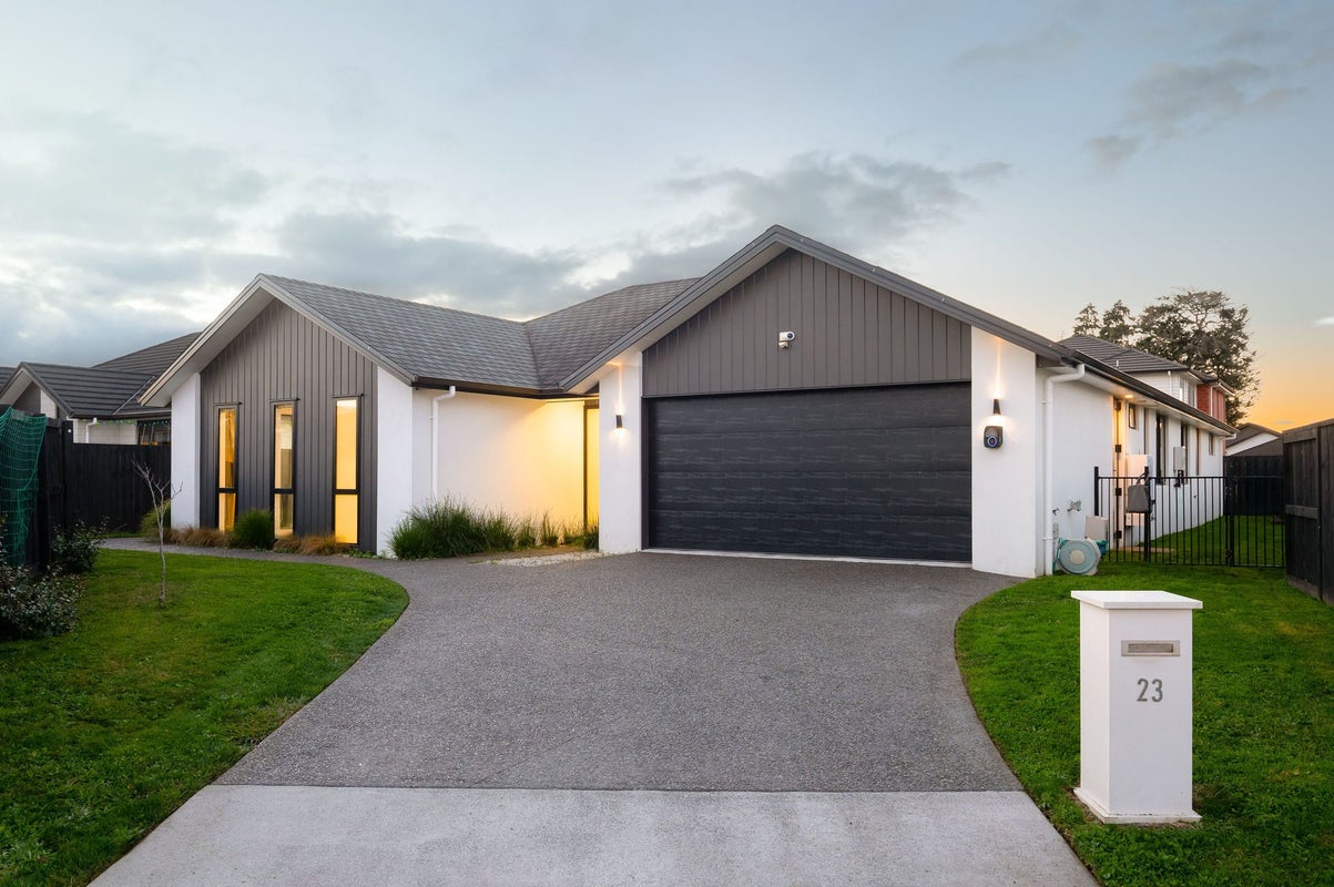 23 Sydney Place, Flagstaff, Hamilton - Carousel 1