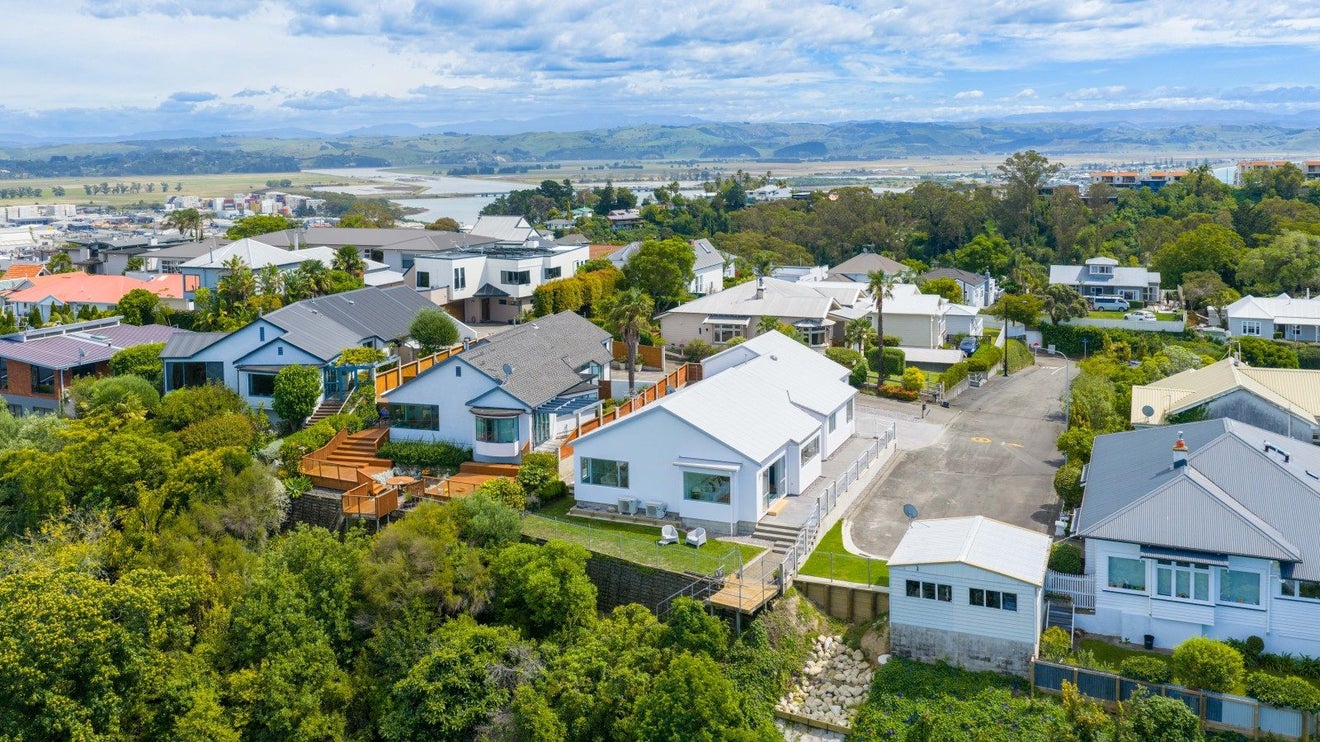 15 Kavanagh Road, Hospital Hill, Napier - Carousel 28
