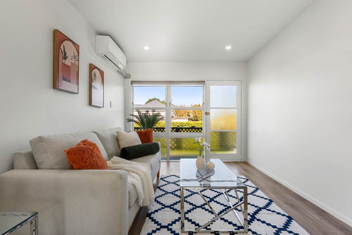 18/11 Tawera Road, Greenlane, Auckland - Carousel 2