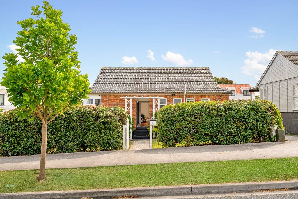 15 Range View Road, Mount Albert, Auckland - Carousel 1