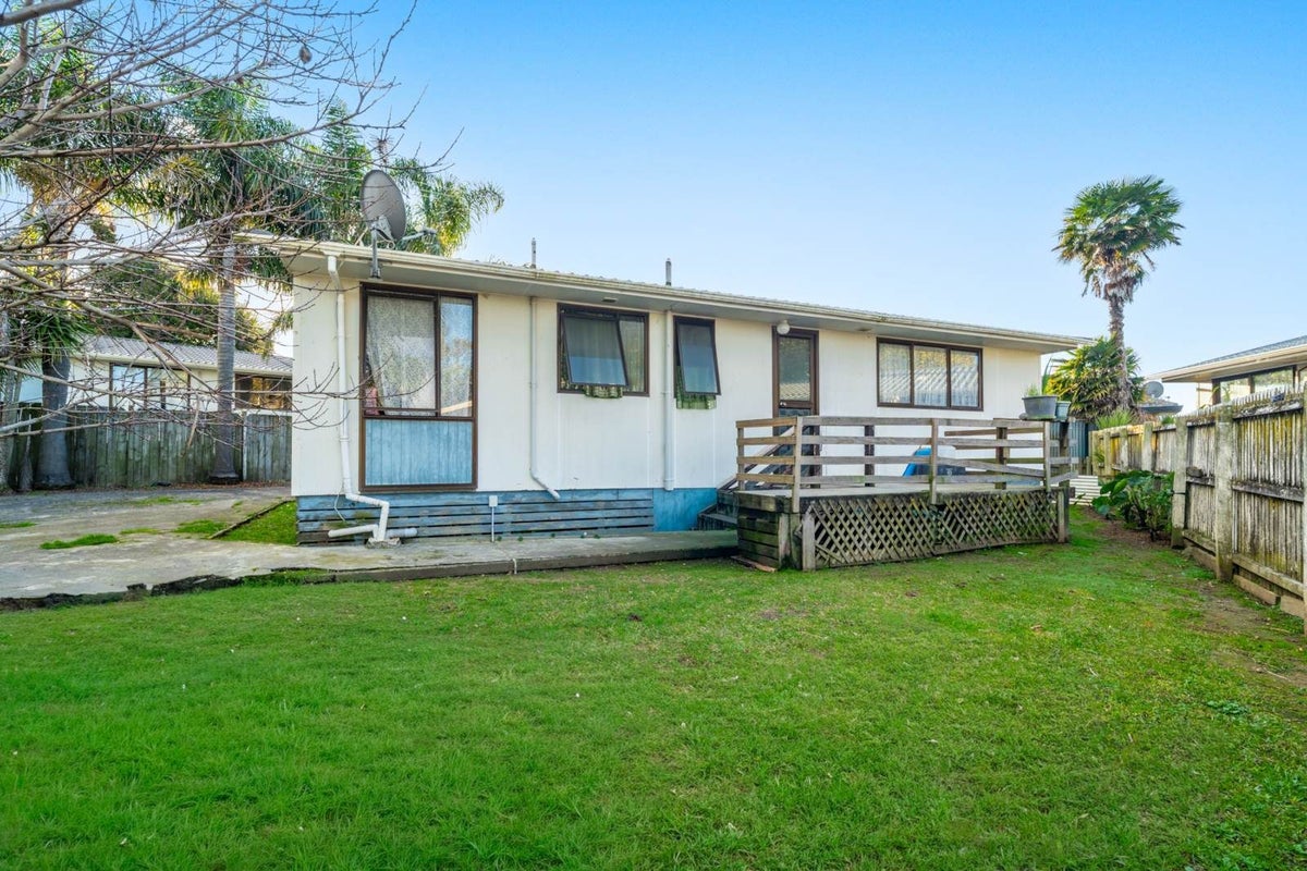 2/28 Nearco Street, Randwick Park, Auckland - Carousel 1