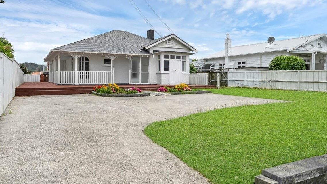 92 Blockhouse Bay Road, Avondale, Auckland - Carousel 1