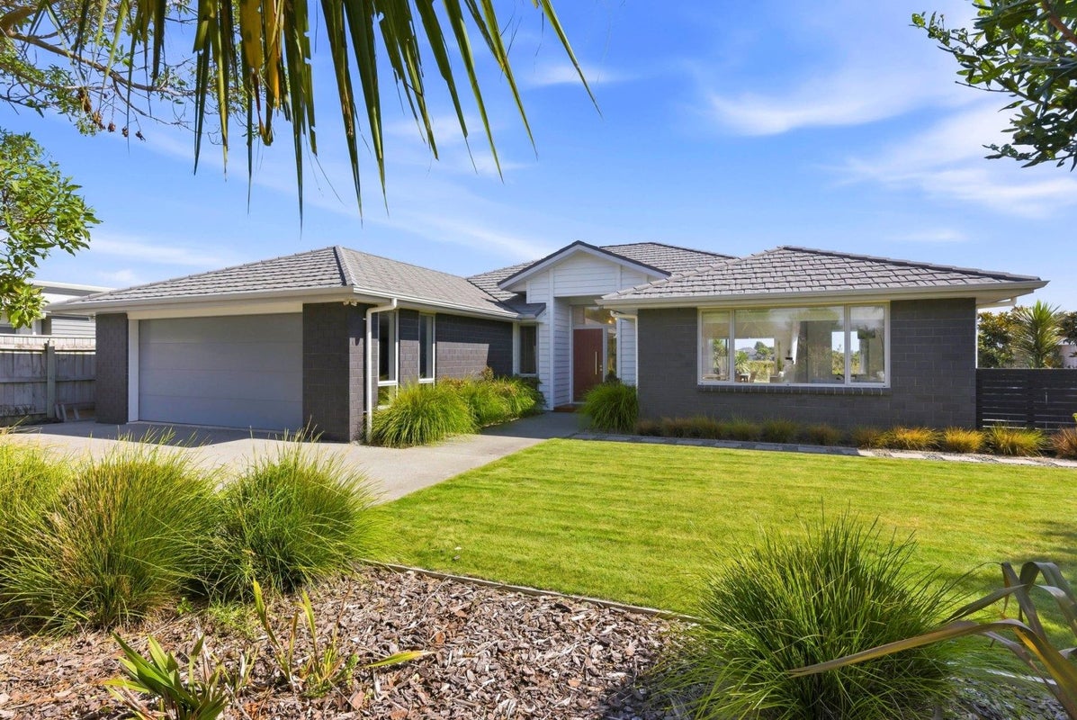 11 Taranui Way, Paraparaumu Beach, Paraparaumu - Carousel 1