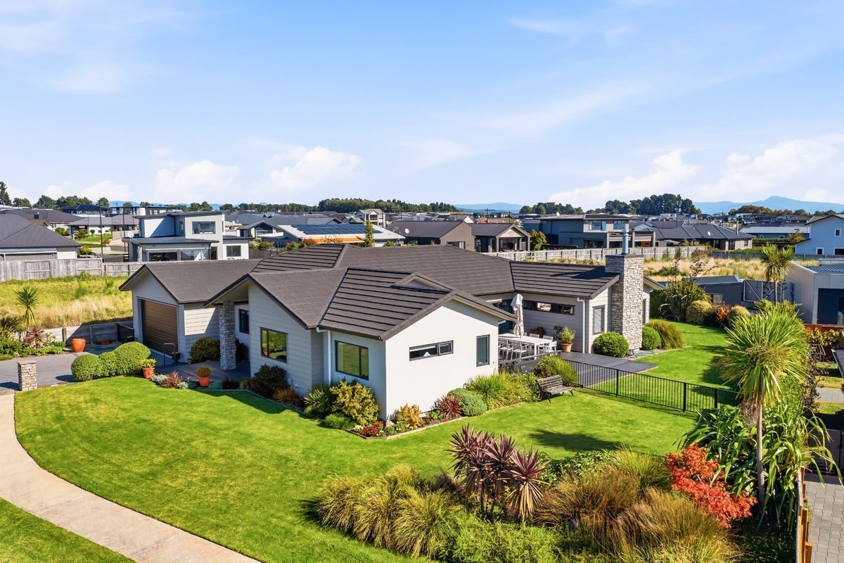 6 Tuhua Close, Wharewaka, Taupo - Carousel 1
