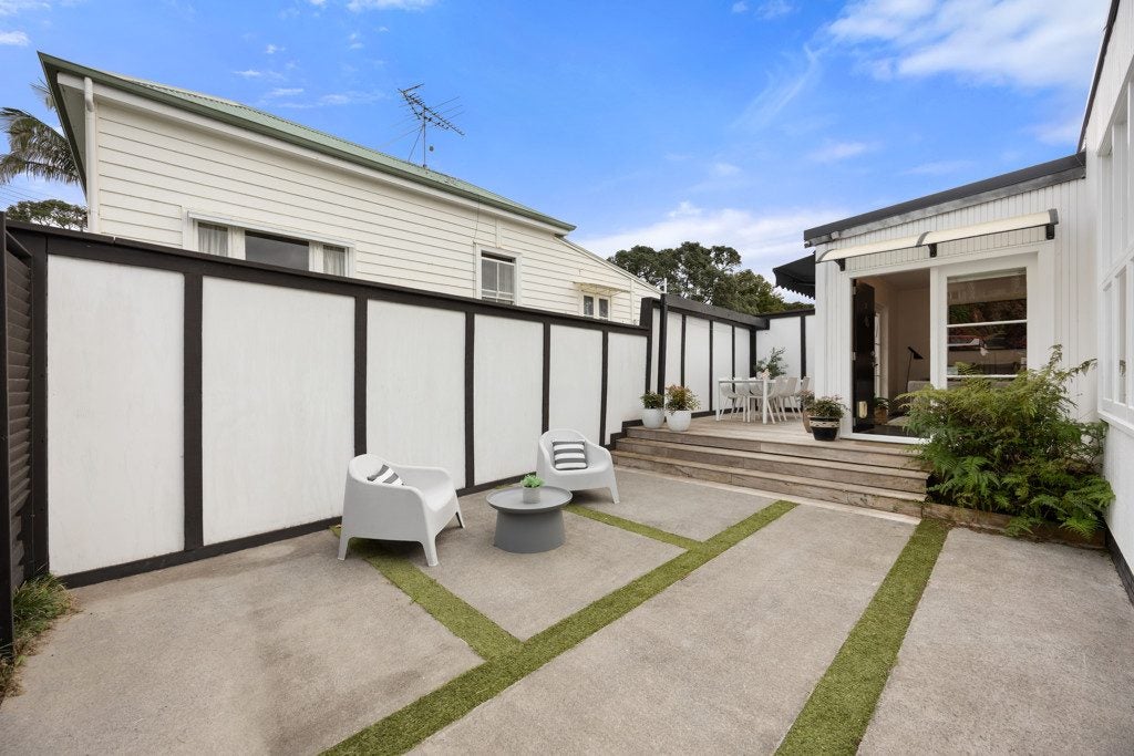 2/34 Clifton Road, Herne Bay, Auckland - Carousel 1