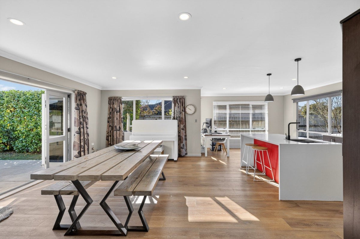 18 Milbrook Place, Chartwell, Hamilton - Carousel 2