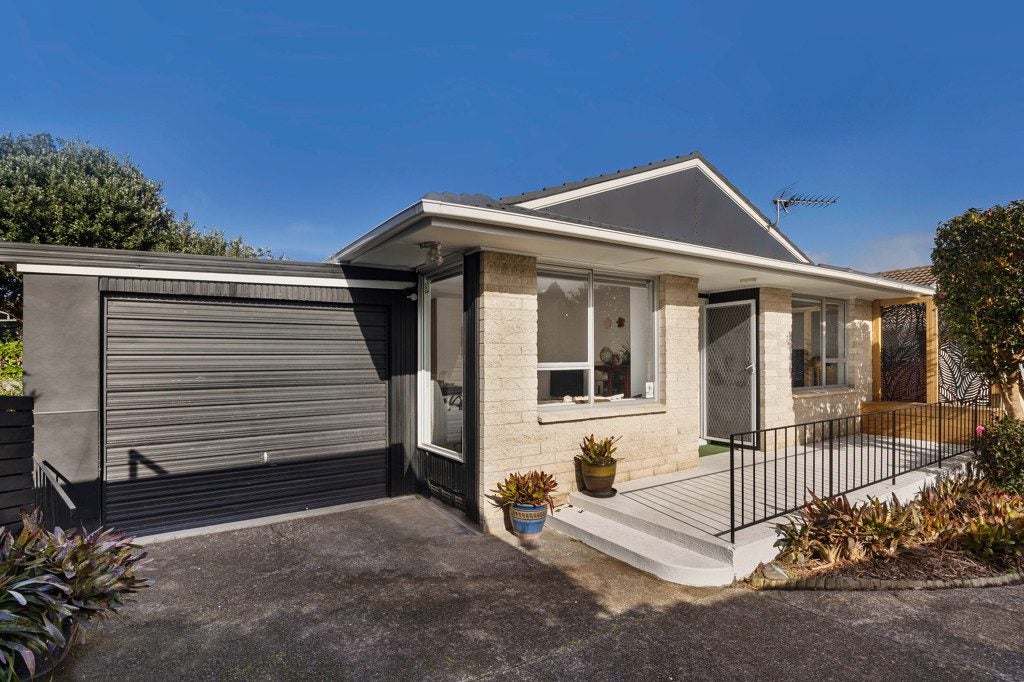 3/110 Richardson Road, Owairaka, Auckland - Carousel 1