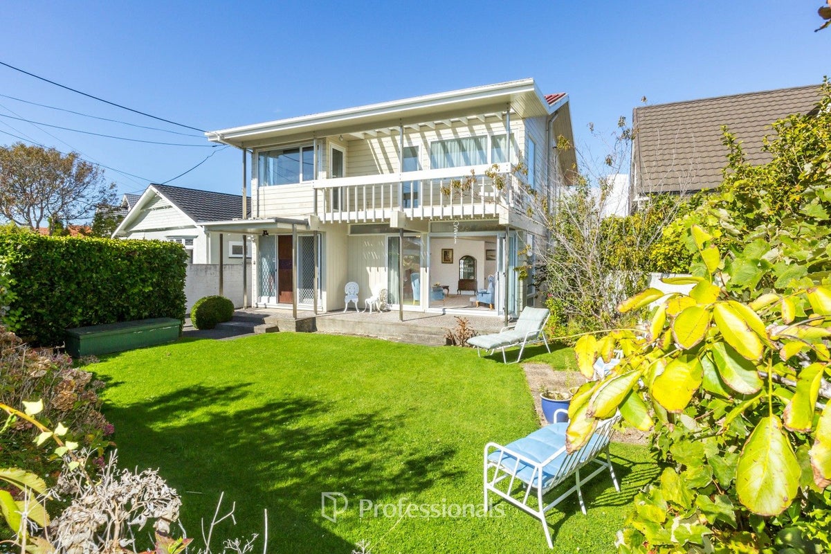 4 Penrose Street, Woburn, Lower Hutt - Carousel 1