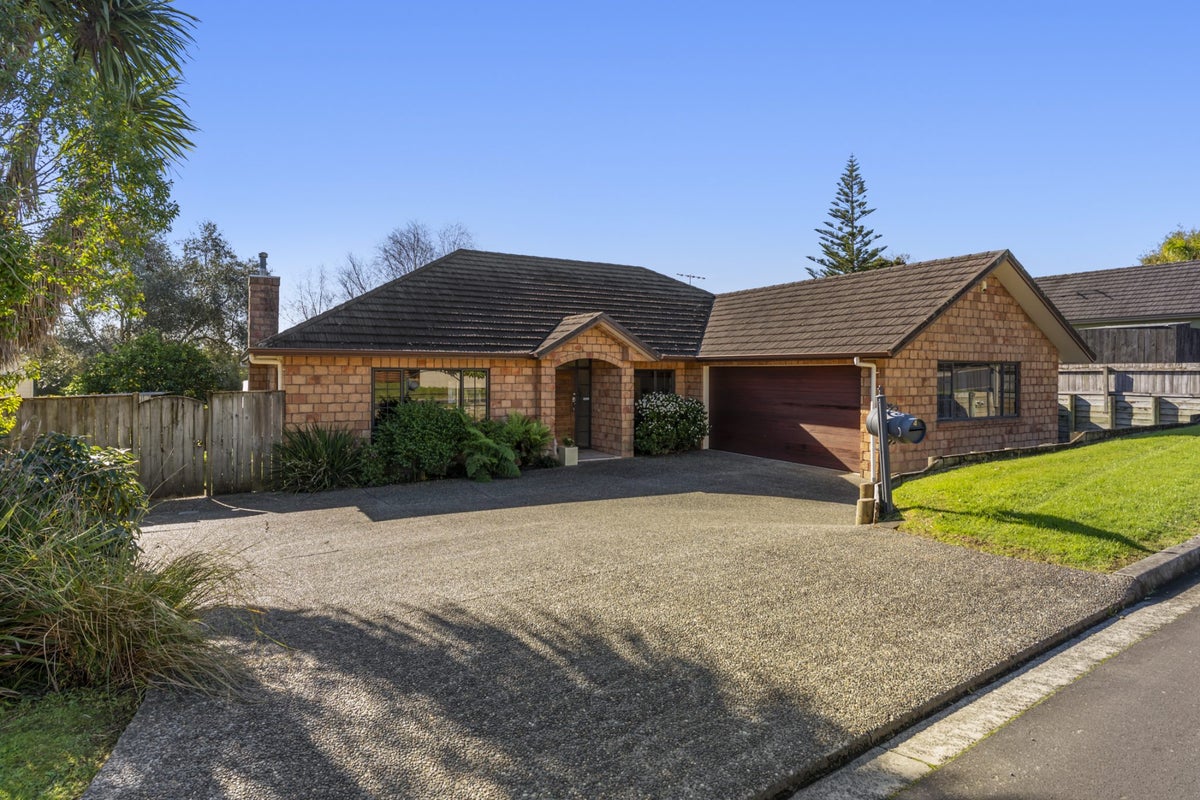 4 Beirut Court, The Gardens, Auckland - Carousel 1