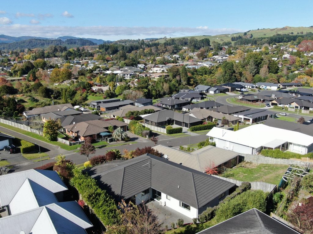 5 Baxendale Drive, Matipo Heights, Rotorua - Carousel 2