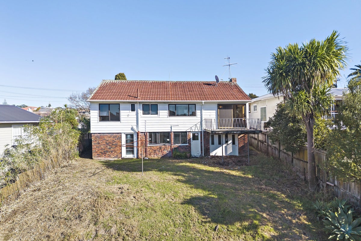 12 Felstead Street, Birkenhead, Auckland - Carousel 2