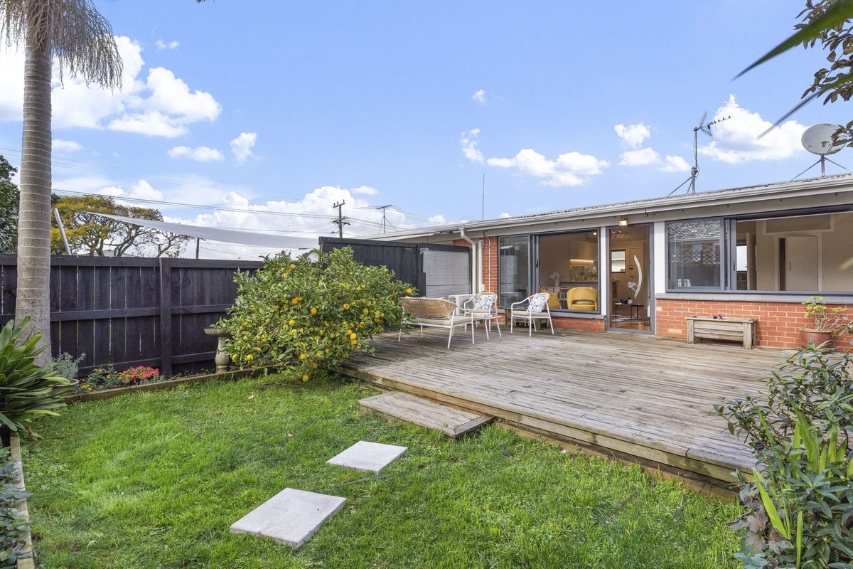 2/100 Victoria Street, Onehunga, Auckland - Carousel 1
