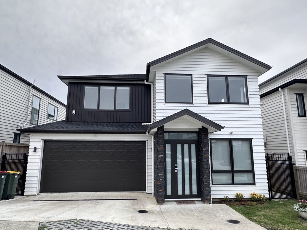 13 Paripari ST, Flat Bush, Auckland - Carousel 1