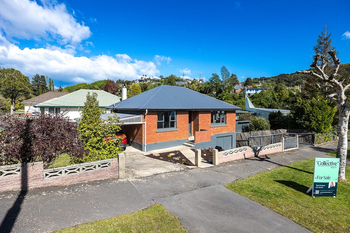1 Centennial Avenue, Helensburgh, Dunedin - Carousel 1