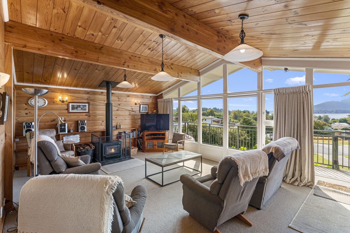 8 Earle Place, Acacia Bay, Taupo - Carousel 2